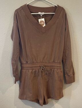 NWT EE SOME Womens Brown V Neck Long Sleeve Lounge Sweatshirt Romper Size Medium